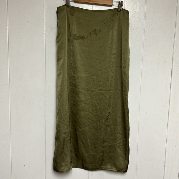 Aritzia Wilfred Elixir Satin Skirt In Bosana Green Vert Bosana Side Slit Size 6 - Picture 6 of 9